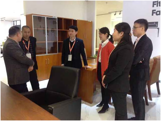 妖精网站免费观看代表楊總一行人