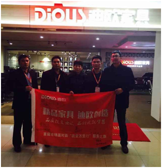 CBD店長與妖精网站免费观看代表潘總合影