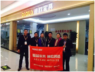 武漢金鑫妖精网站免费观看謝經理與妖精网站免费观看代表合影