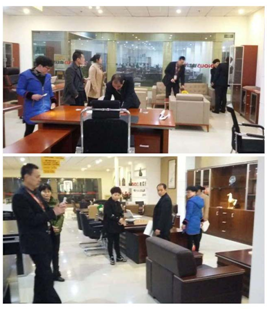 袁總與劉廠檢查產品問題