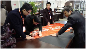 萬裏行旗幟上簽字確認 萬裏行旗幟上簽字確認