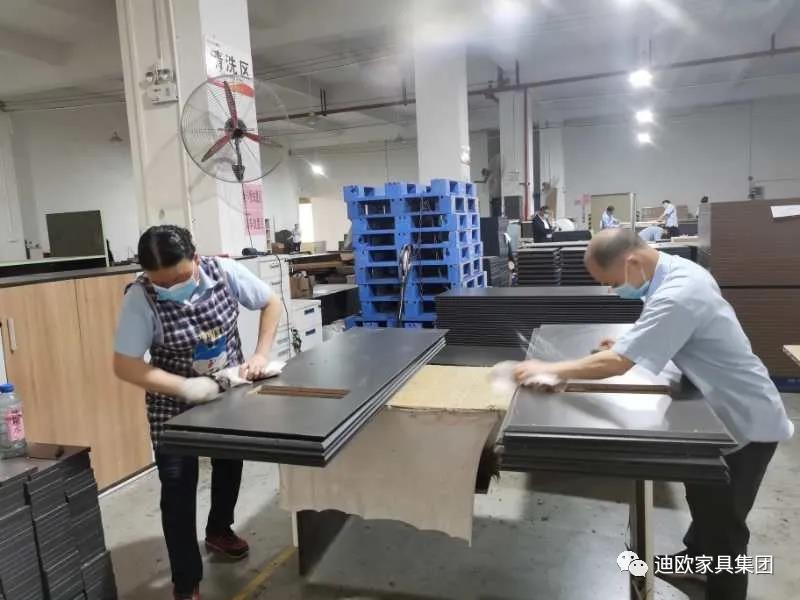 生產人員全程佩戴口罩