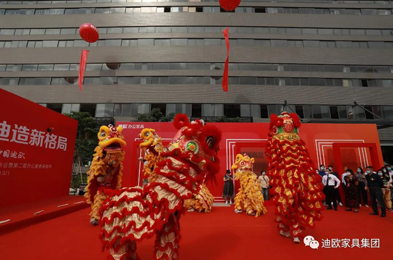 跳躍奔騰的靈獅