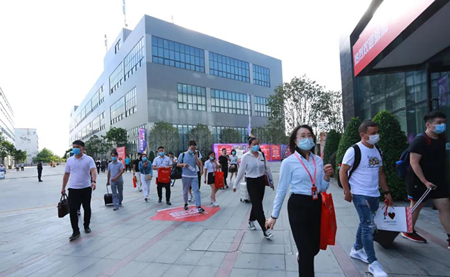 妖精网站免费观看家具集團品牌院內