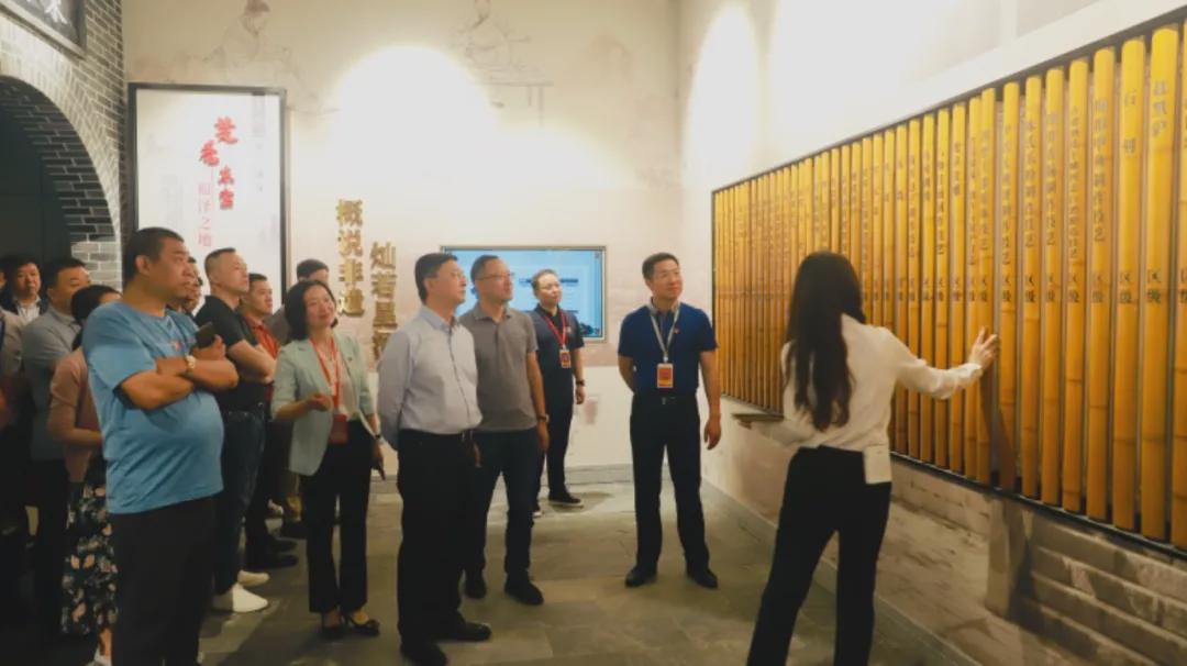 妖精网站免费观看家具集團有限公司董事長黃壽金受聘東寶招商大使 妖精网站免费观看家具集團有限公司董事長黃壽金受聘東寶招商大使