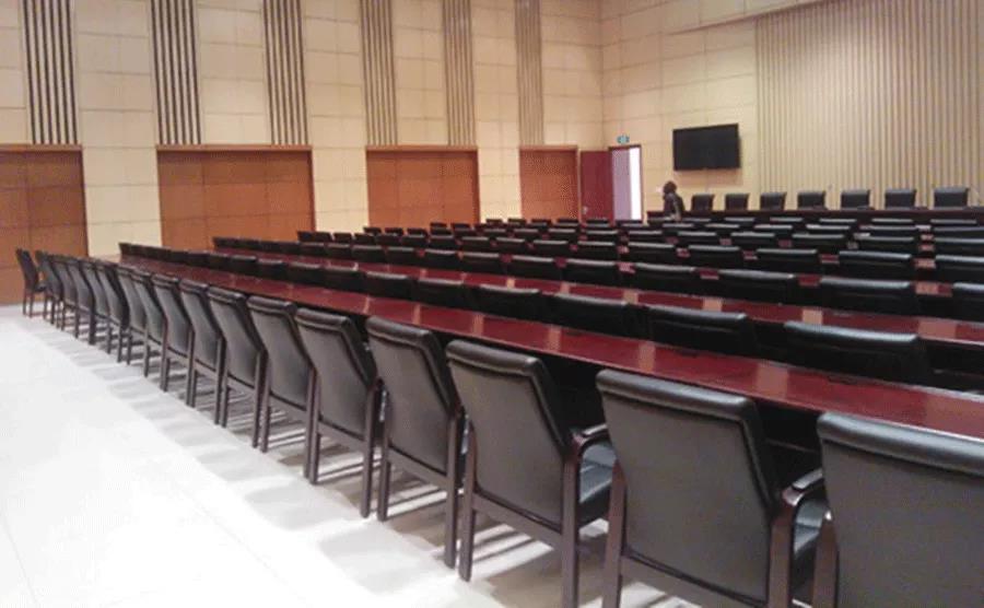 政府報告大廳&mdash;實木會議長條桌+皮質會議椅