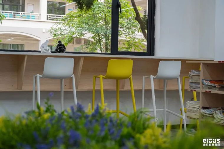 妖精网站免费观看圖書館家具